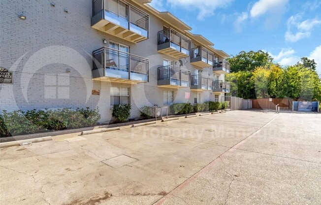 1 bed, 1 bath, 564 sqft, $799, Unit 323