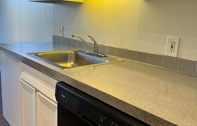 1 bed, 1 bath, 646 sqft, $1,450, Unit 403