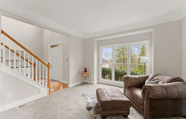 Beautiful home in Stratford on Lanier-5 bed 3 bath in sought after swim, tennis and lake community!