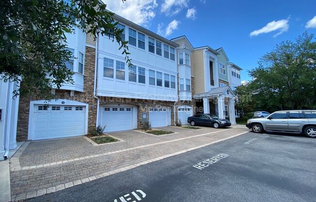 3 beds, 2 baths, 1,613 sqft, $1,850, Unit 1227