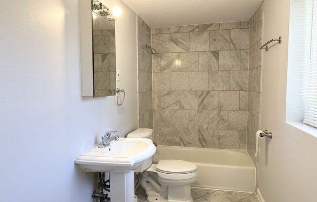 2 beds, 2 baths, 938 sqft, $2,700, Unit 7