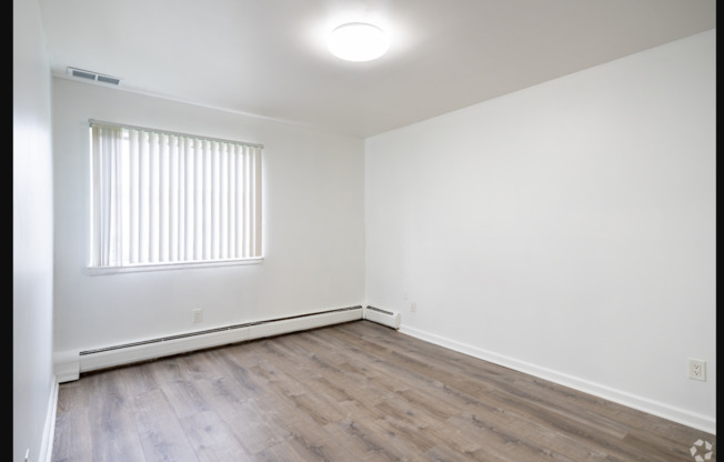 2 beds, 1 bath, 950 sqft, $1,325