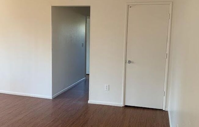 2 beds, 1 bath, 700 sqft, $1,425, Unit #06