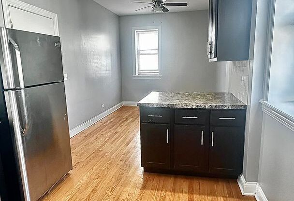 2 beds, 2 baths, 1,350 sqft, $2,700, Unit 4452-3