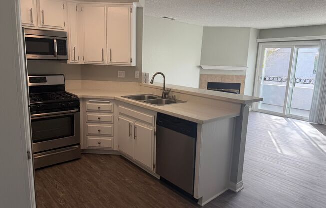 1 bed, 1 bath, 694 sqft, $2,465, Unit 612