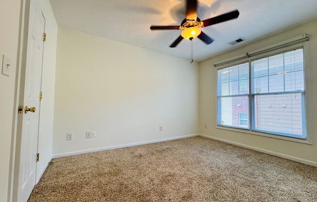 3 beds, 2 baths, $1,250, Unit APARTMENT 10