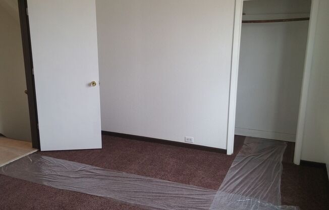 2 beds, 1 bath, $1,100