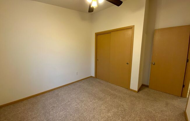 2 beds, 1 bath, 963 sqft, $1,365, Unit RT 7105-28