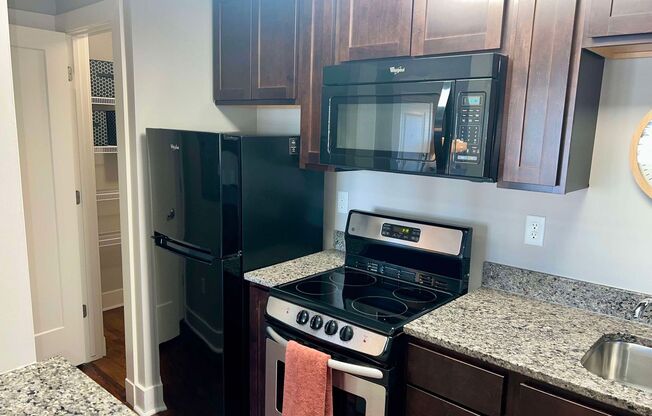 1 bed, 1 bath, 682 sqft, $1,075, Unit F-315