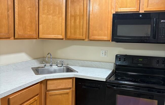 Studio, 1 bath, 425 sqft, $975, Unit 4827-A3