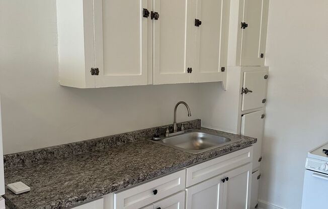 Studio, 1 bath, 377 sqft, $1,550, Unit 21