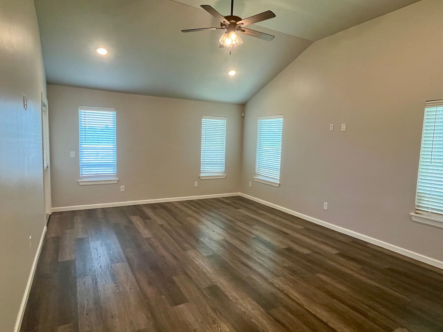 Beautiful 2 Bed 2 Bath!