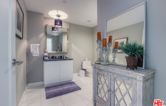 1 bed, 2 baths, 1,030 sqft, $4,999, Unit 33F