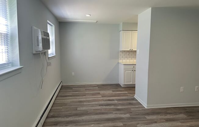 2 beds, 1 bath, 730 sqft, $1,900, Unit A05