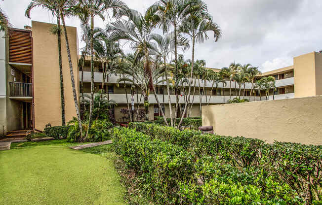 the building in which the hotel is located at Palms of Kilani Apartments, Wahiawa