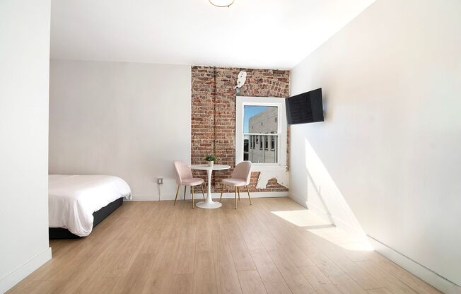 Studio, 1 bath, 223 sqft, $2,225, Unit 402