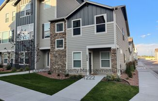 Stunning Townhouse Located in Northeast Colorado Springs