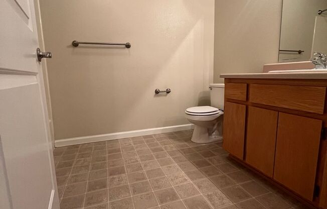 1 bed, 1 bath, 650 sqft, $1,295, Unit 013