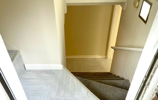 1 Bedroom Apartment Downtown w/ Bonus Room - Utilities Included!