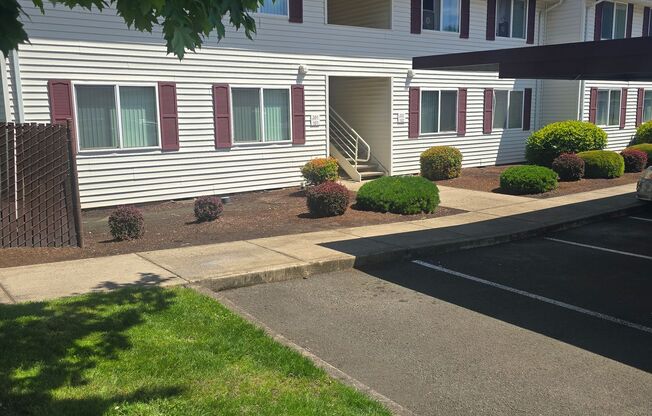 Winfou06-Columbia Village Apartments