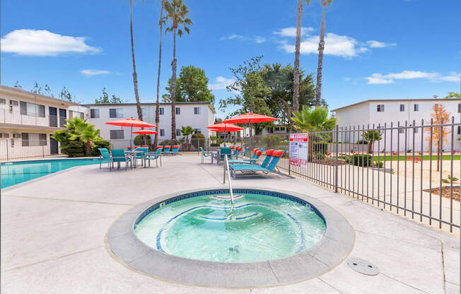 A pool with a fountain in the middle of it.