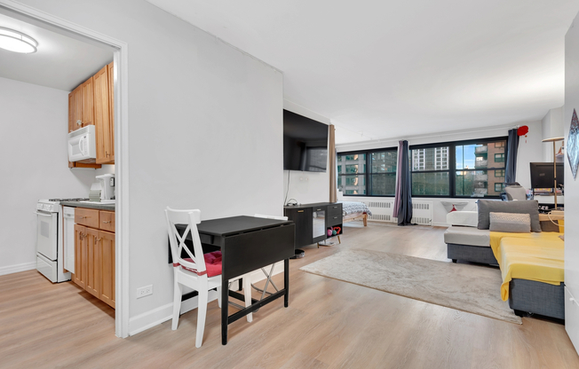 185 W AVE 7 E
