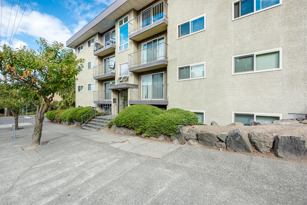 2 beds, 1 bath, 800 sqft, $2,250, Unit 107