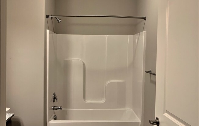 1 bed, 1 bath, 848 sqft, $775, Unit 35