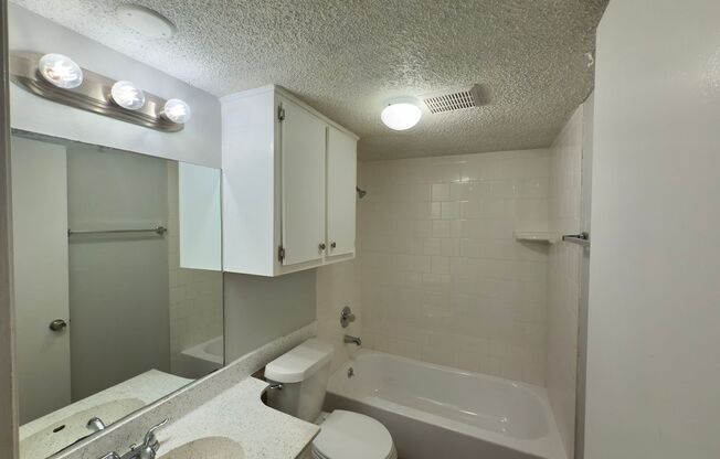 1 bed, 1 bath, 800 sqft, $925, Unit 203