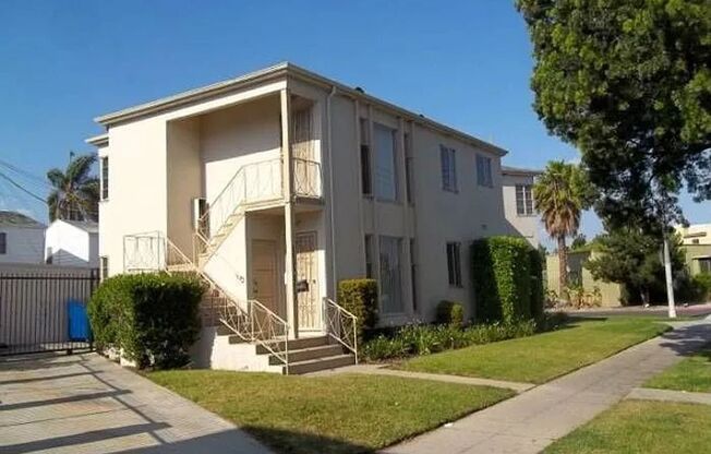 Camona Avenue - Venice Blvd Apartments