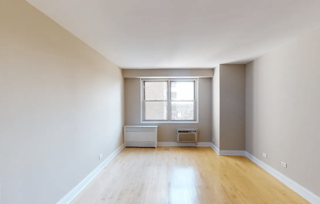 2 beds, 1 bath, 1,010 sqft, $8,295, Unit 35L
