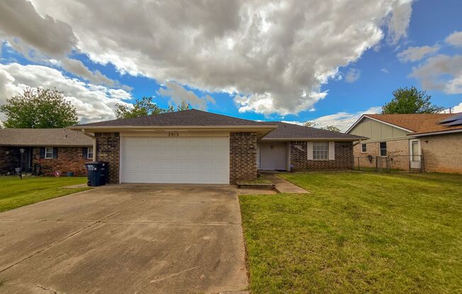 3 Bedroom 2 Bath home in Shawnee!