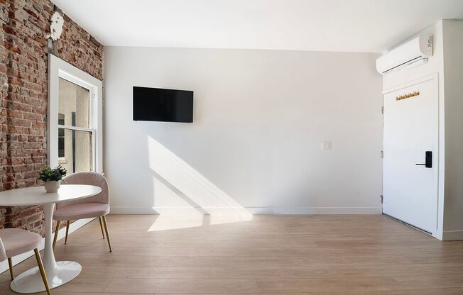 Studio, 1 bath, 223 sqft, $2,225, Unit 402