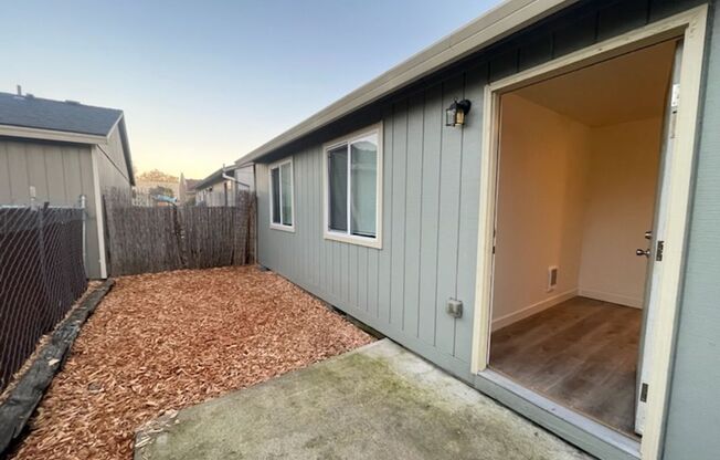 3 beds, 1 bath, $2,100