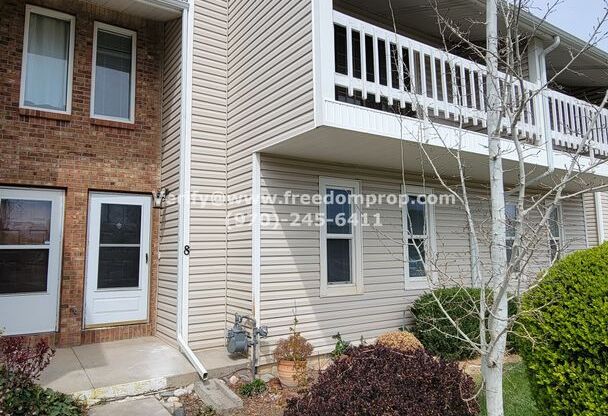 Conveniently Located 2+ Bedroom 2.5 Bath Condo/Townhouse