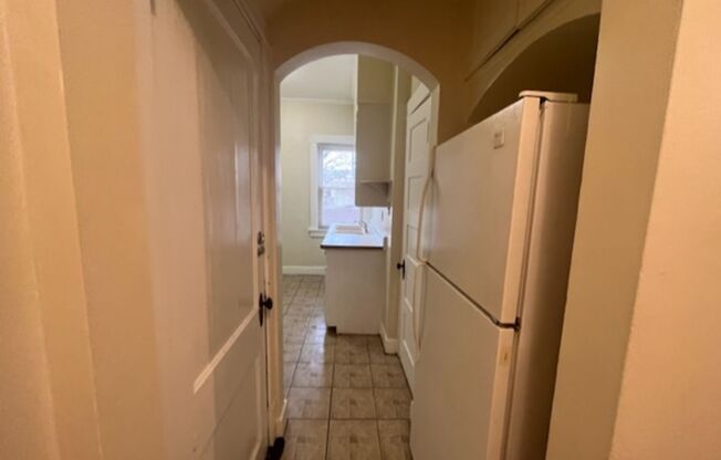 1 bed, 1 bath, 400 sqft, $700, Unit Unit 1 Lower