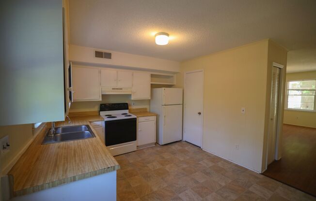 2 beds, 1.5 baths, 1,008 sqft, $880