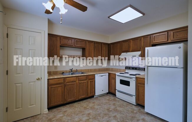 2 beds, 1.5 baths, $1,500, Unit G4