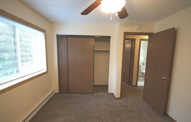 2 beds, 2 baths, 915 sqft, $1,650, Unit 212