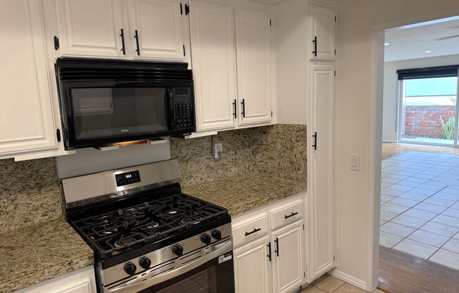 Fully Renovated,  2+2.5 spacious Santa Monica Townhouse Condo