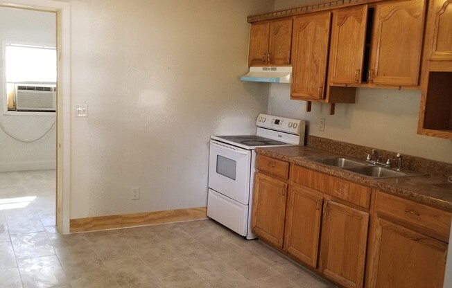 9412 N Elmer St Tampa, FL 33612 MOVE IN SPECIAL!! $250 off 1st Months Rent!!!