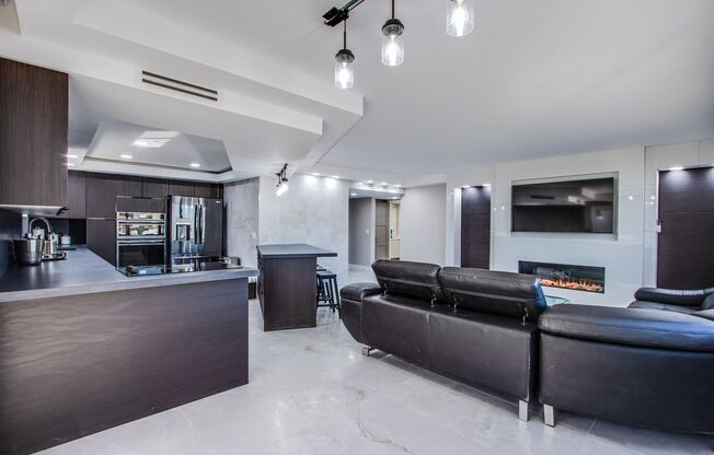 2 beds, 2 baths, $2,799, Unit # 1012