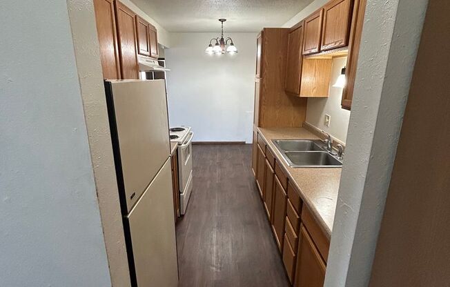 2 beds, 1 bath, 833 sqft, $850, Unit 17