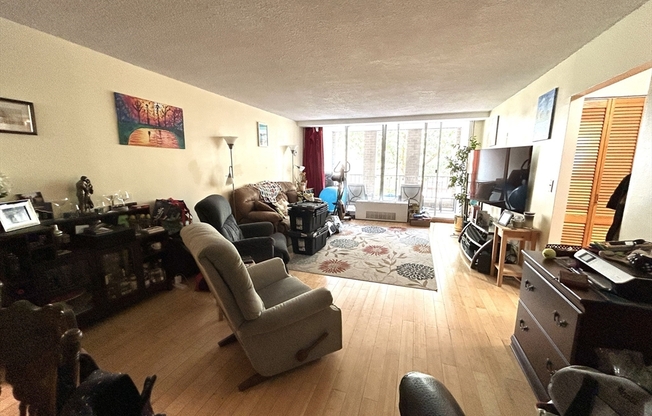 99 Pond Ave