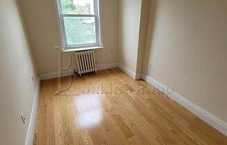 3 beds, 1 bath, $3,150, Unit 2