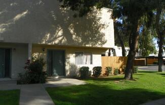 Glendale townhome - First month FREE- 2 bedroom 1.5 bath - Washer/Dryer hookups