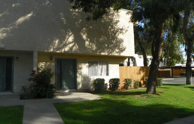 Glendale townhome - First month FREE- 2 bedroom 1.5 bath - Washer/Dryer hookups