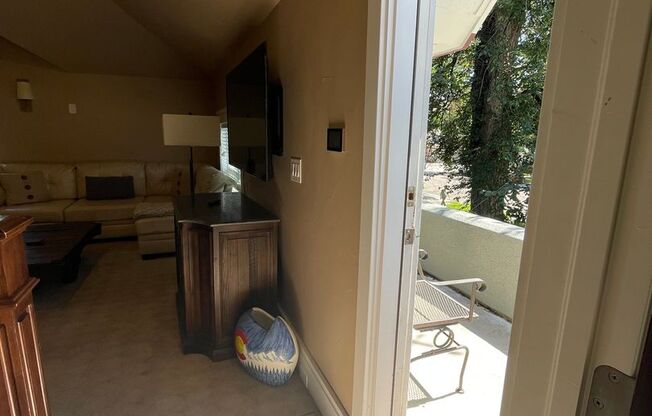 2 beds, 1 bath, 900 sqft, $1,800, Unit Pad II