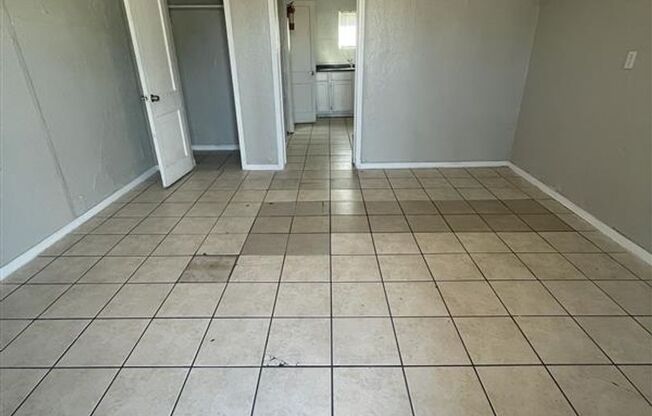 Studio, 1 bath, $699, Unit 5