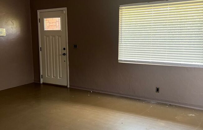 2 Bedroom 1 bath 2 miles from campus - U of A housing.